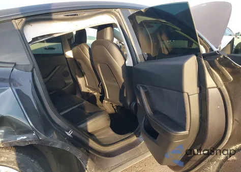 2021 Tesla Model Y Long Range Dual Motor All-Wheel Drive z USA, uszkodzony, nr VIN 5YJYGDEE9MF253531